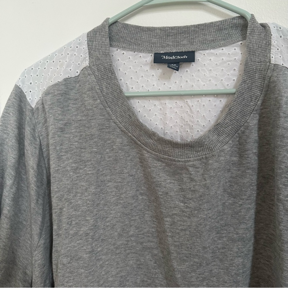 ModCloth gray and white eyelet sweatshirt, 4x